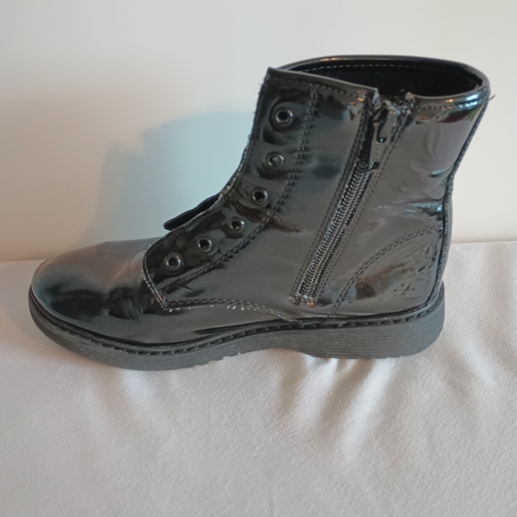 Boots - Picture 2 of 9